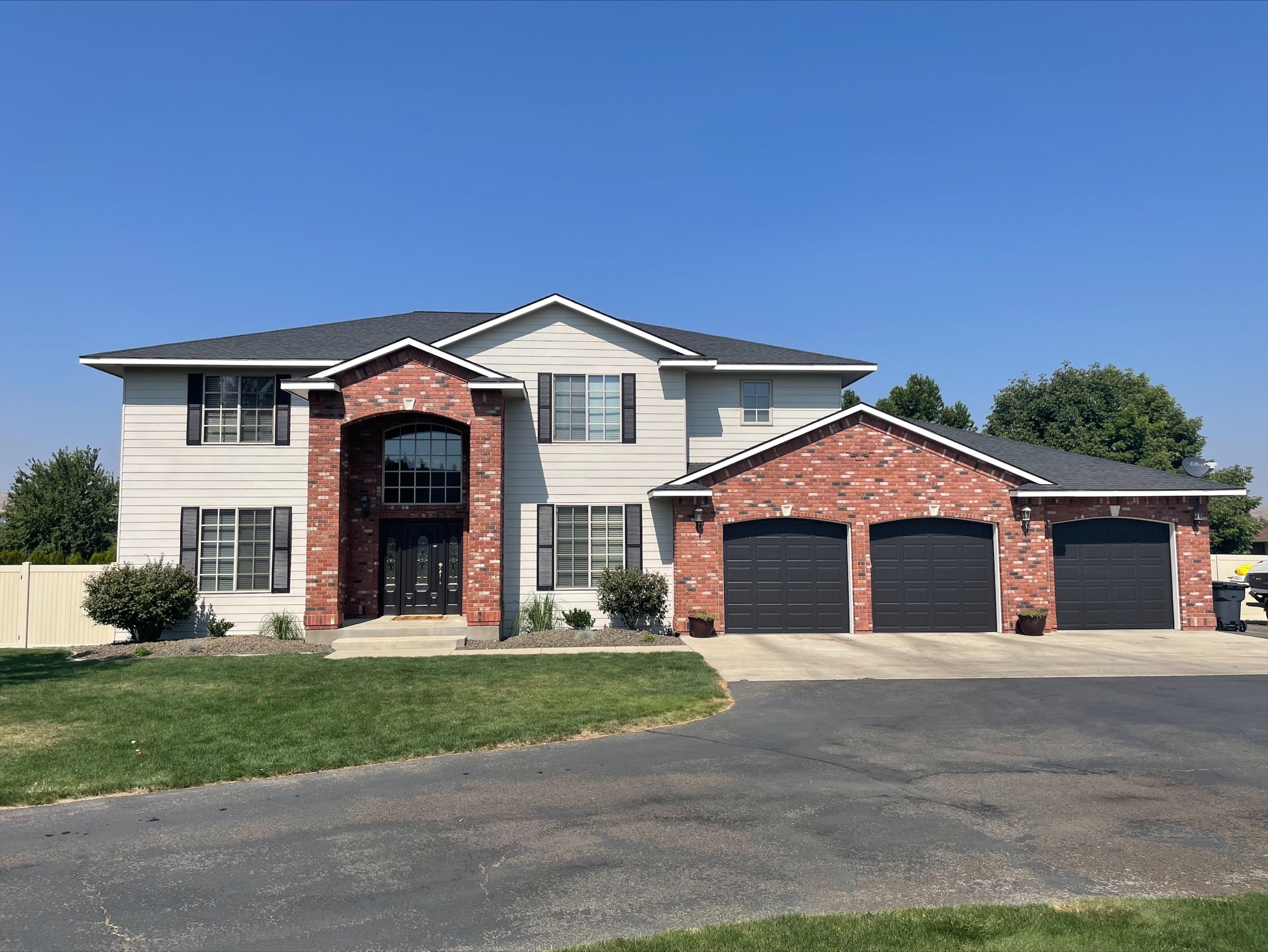 Full Exterior Painting in Yakima, WA Before