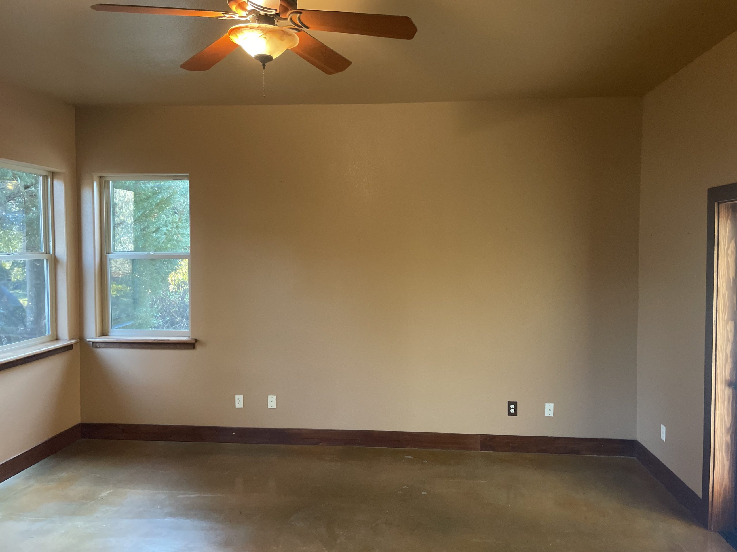 master bedroom before the faux design