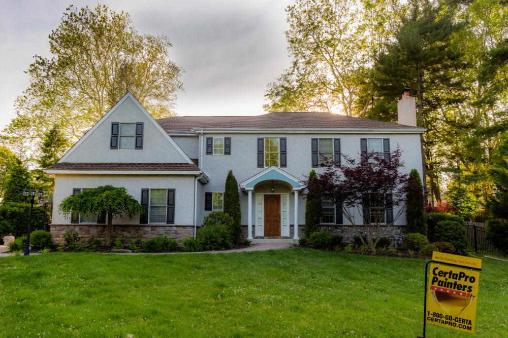 Stucco Painting and Repair Services Before