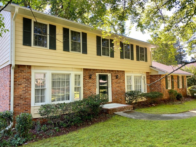 brick home in dunwoody before repainting - certapro painters of dunwoody