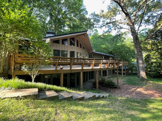 cabin before repainting in sandy springs