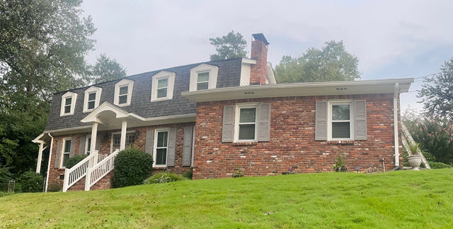 photo of brick home in dunwoody ga before being repainted
