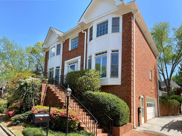 photo of repainted brick home in dunwoody