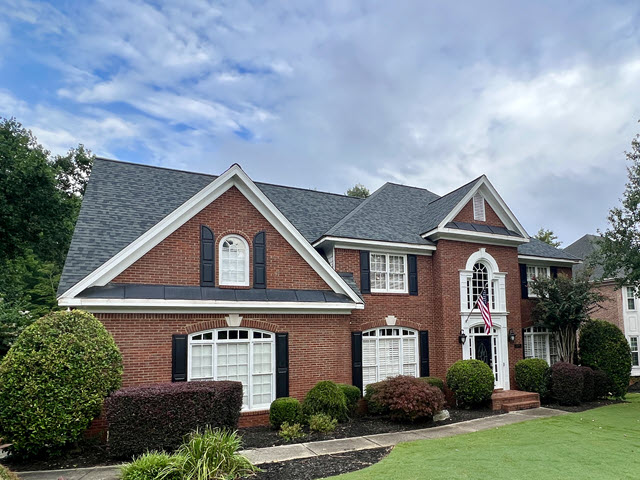 photo of brick home in dunwoody before being repainted