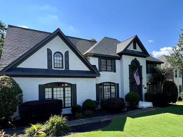 photo of repainted brick home in dunwoody 