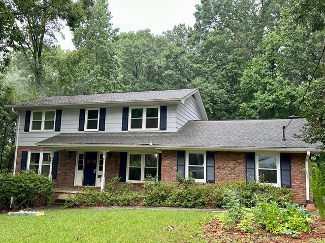 photo of home in dunwoody before being repainted