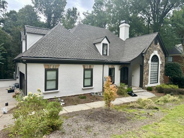 photo of home in sandy springs before being repainted