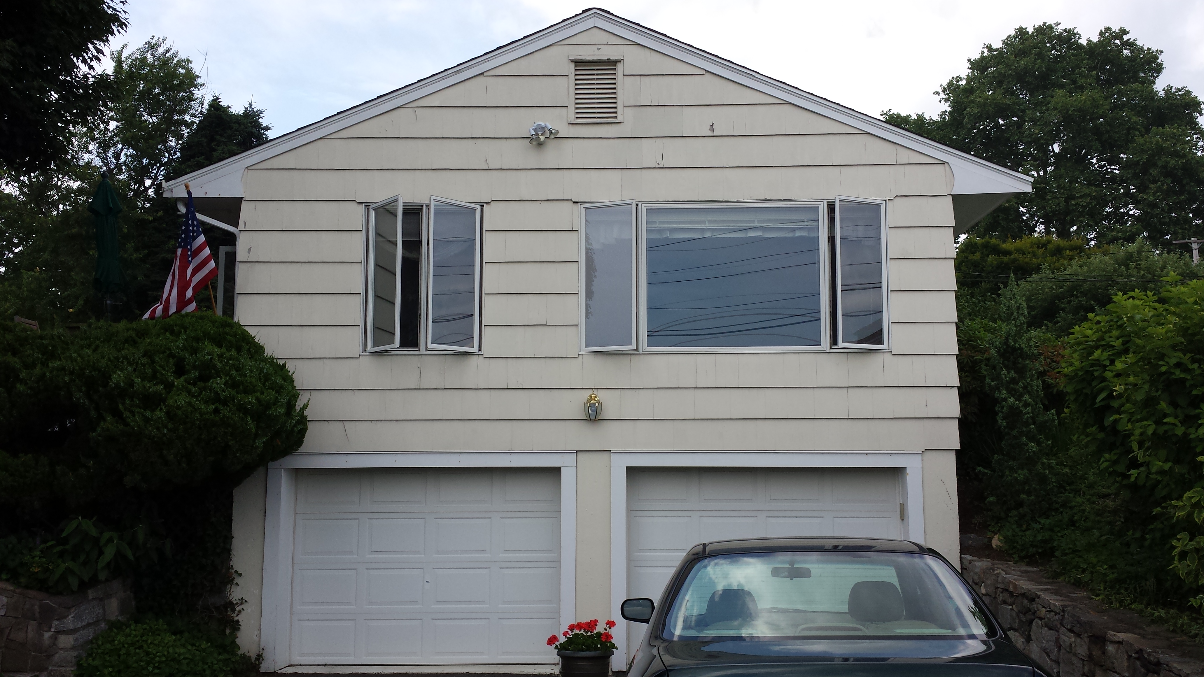 Ranch style house – Exterior Before