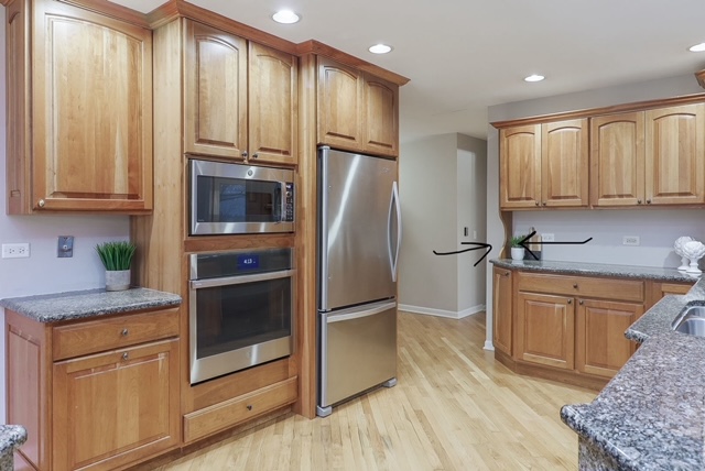 Kitchen Cabinets in Glen Ellyn, IL before