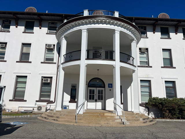 photo of repainted government building in glen gardner new jersey