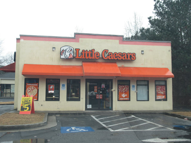 photo of little caesars in Lithonia before being repainted