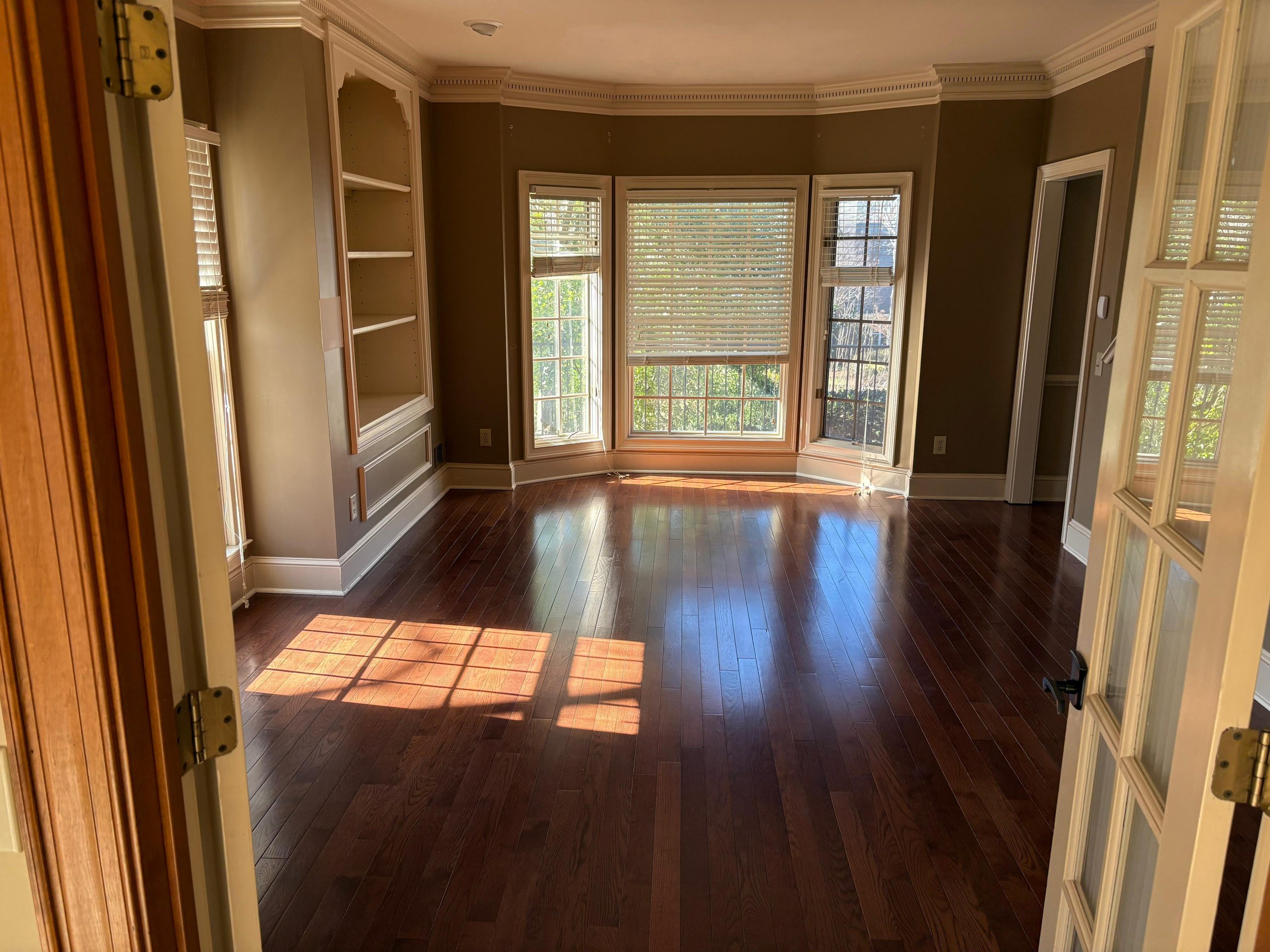 den area of home before being repainted