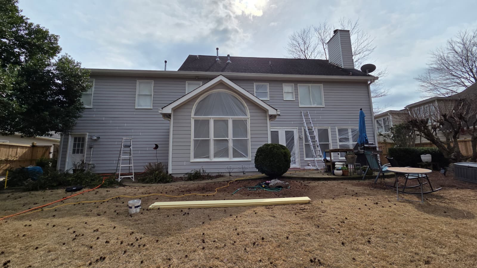 den area of home before being repainted