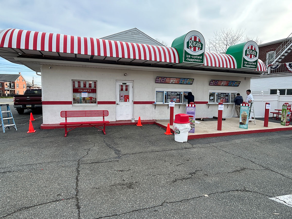 ritas commercial exterior painting (before)