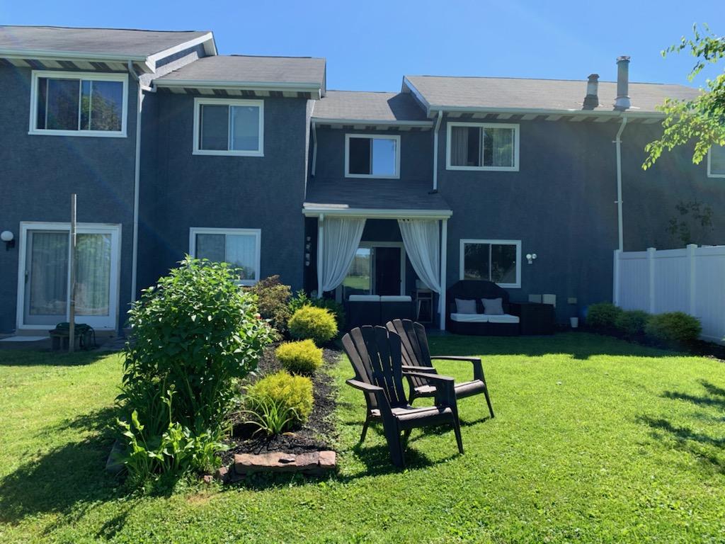 color swatches of dover white, benjamin moore, and snowbound