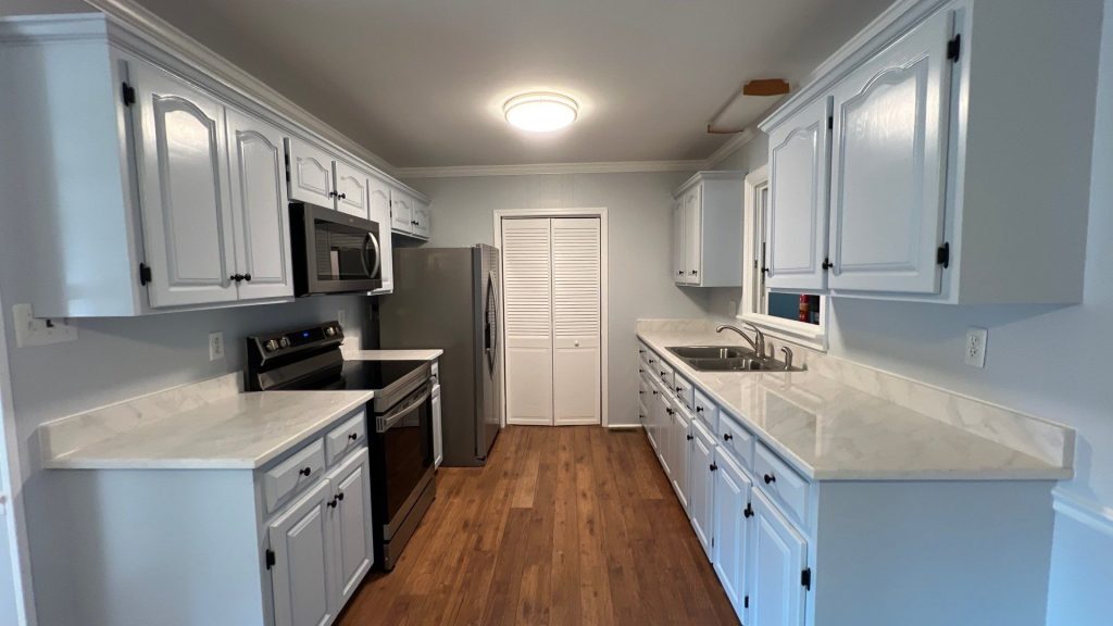 white painted kitchen cabinets