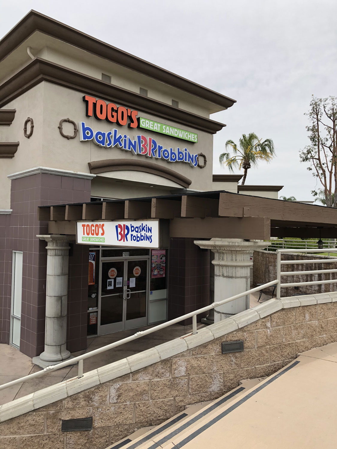 Baskin Robbins Repainted in Santa Ana After