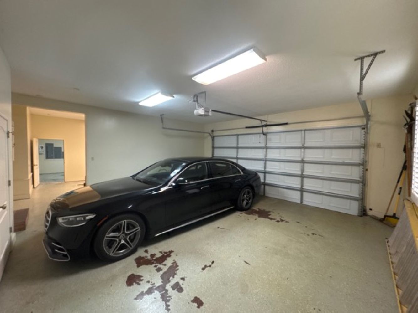 garage with car