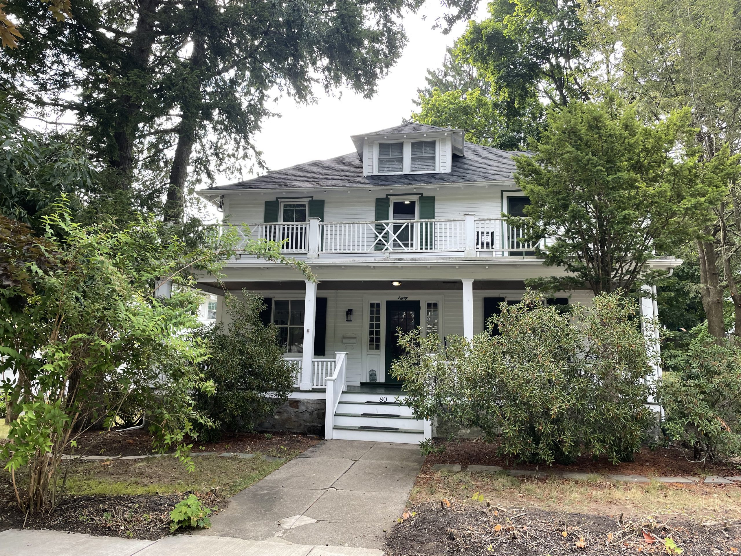 House in Melrose, MA before exterior painting project by CertaPro Painters of Cape Ann