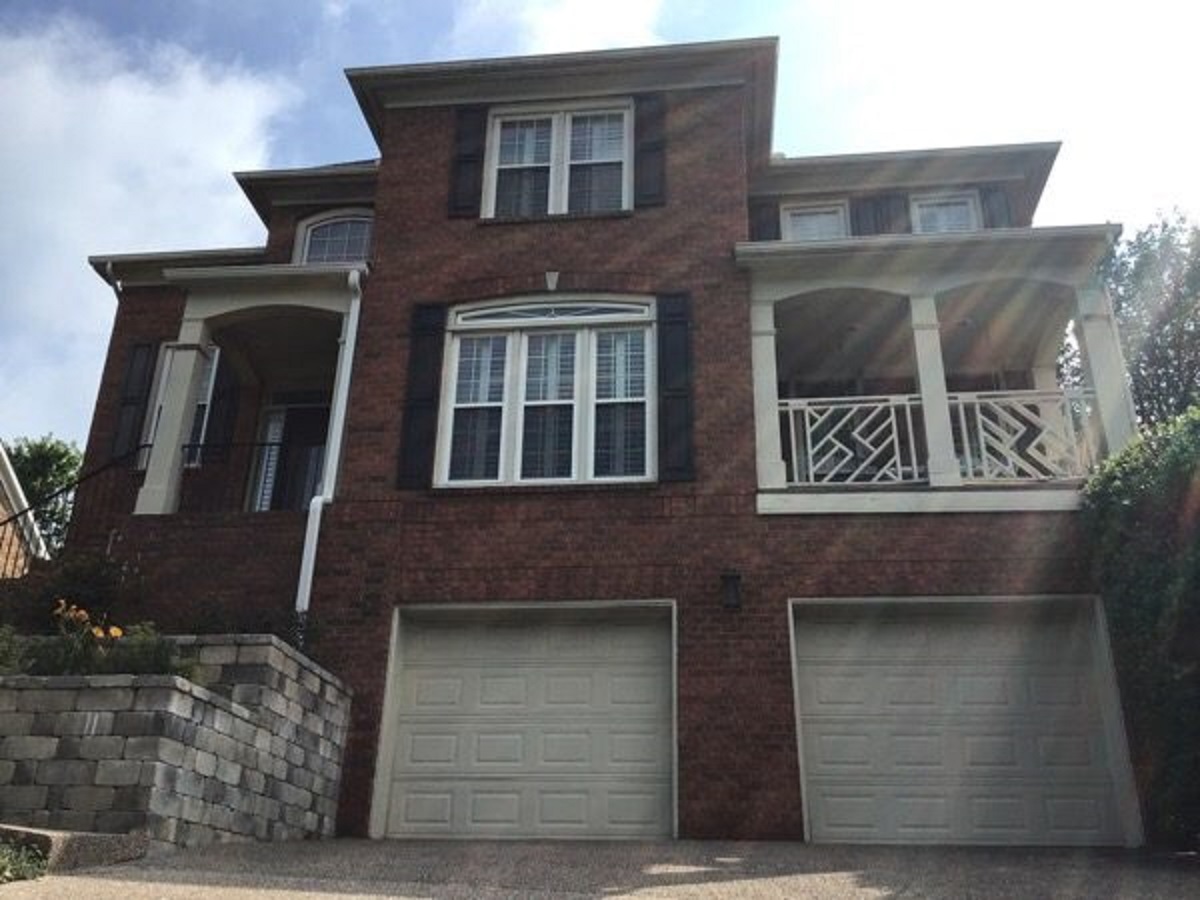 Franklin, TN – Exterior House Painting Before