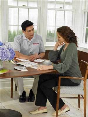 employee-consulting-with-customer