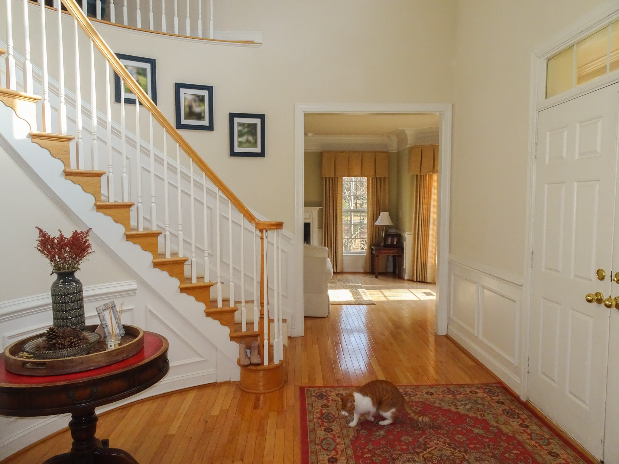 Interior Painting – Entryway & Stairs Before