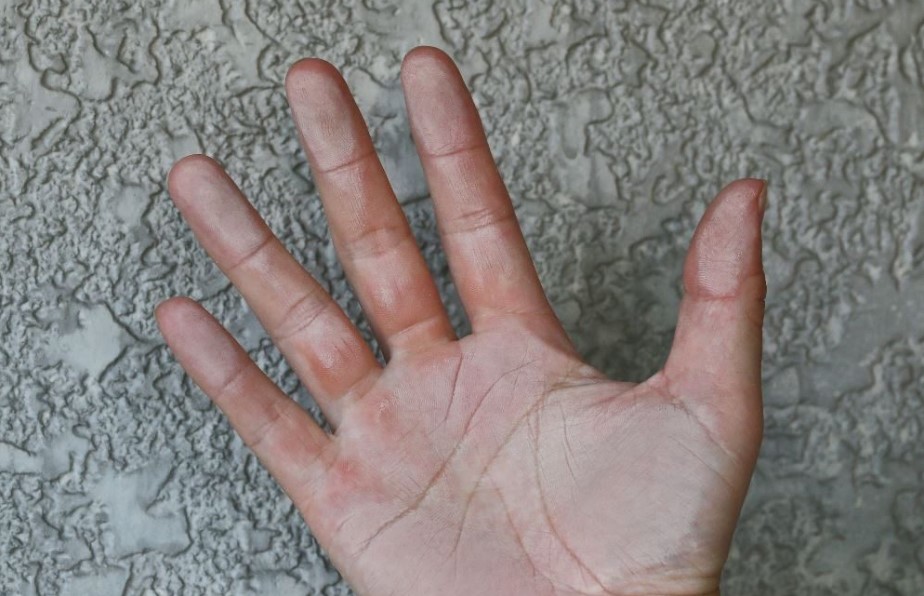 Another sign its time to paint a commercial exterior - chalking paint