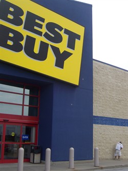 Interior painter for mall retail