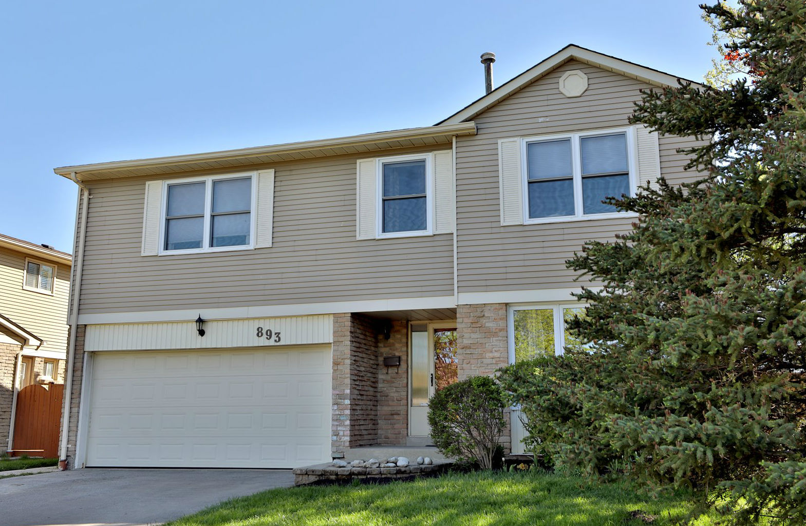 Paintcation Home - Before - Painted by CertaPro Painters of Oakville/Burlington, ON