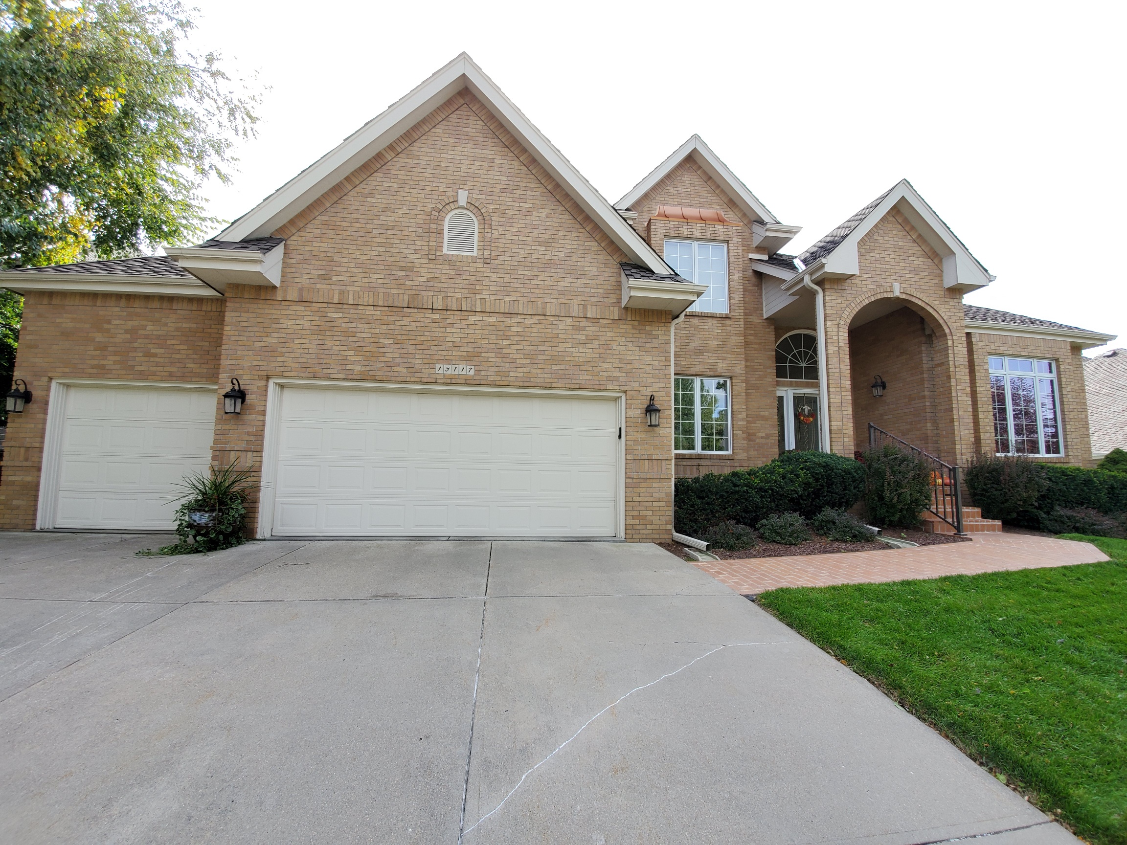 before photo of home that was painted by certapro painters of Omaha