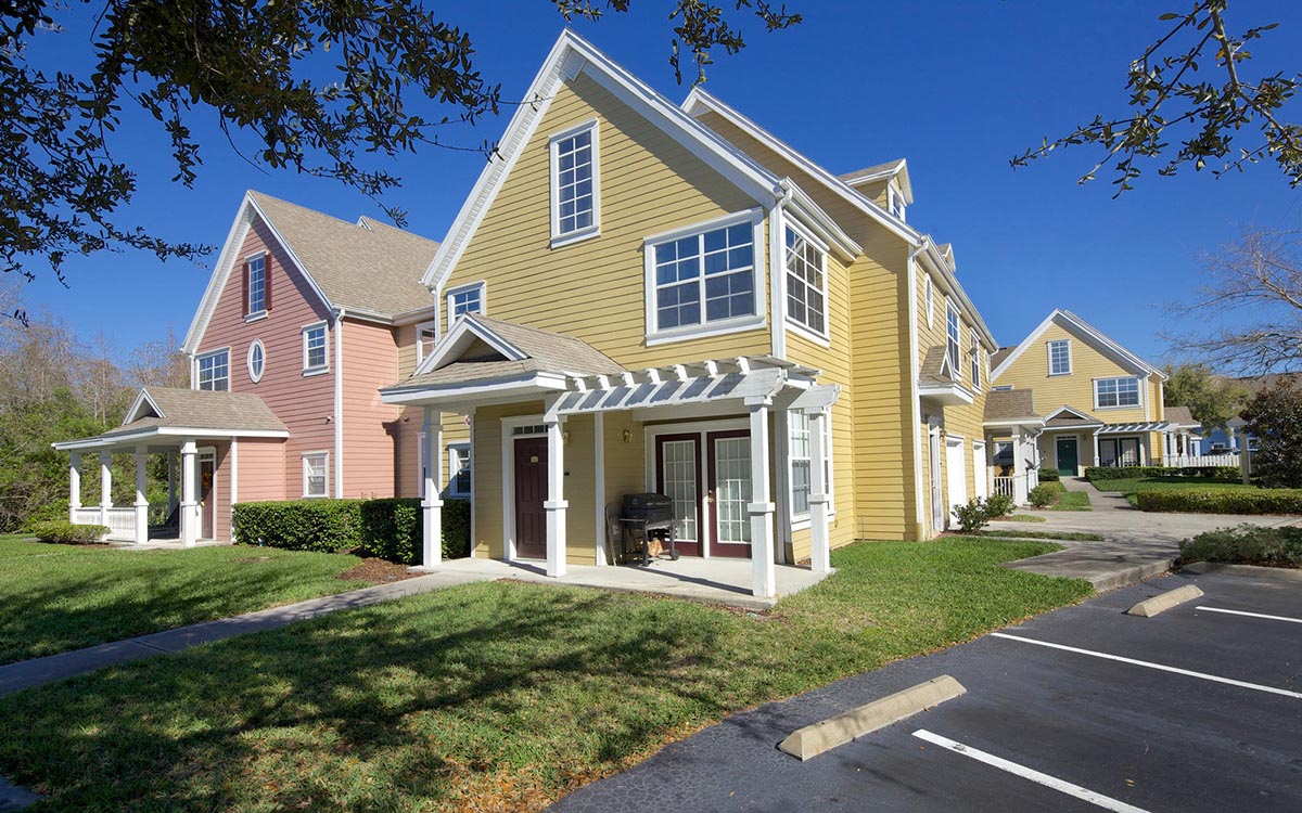 yellow home in orlando fl