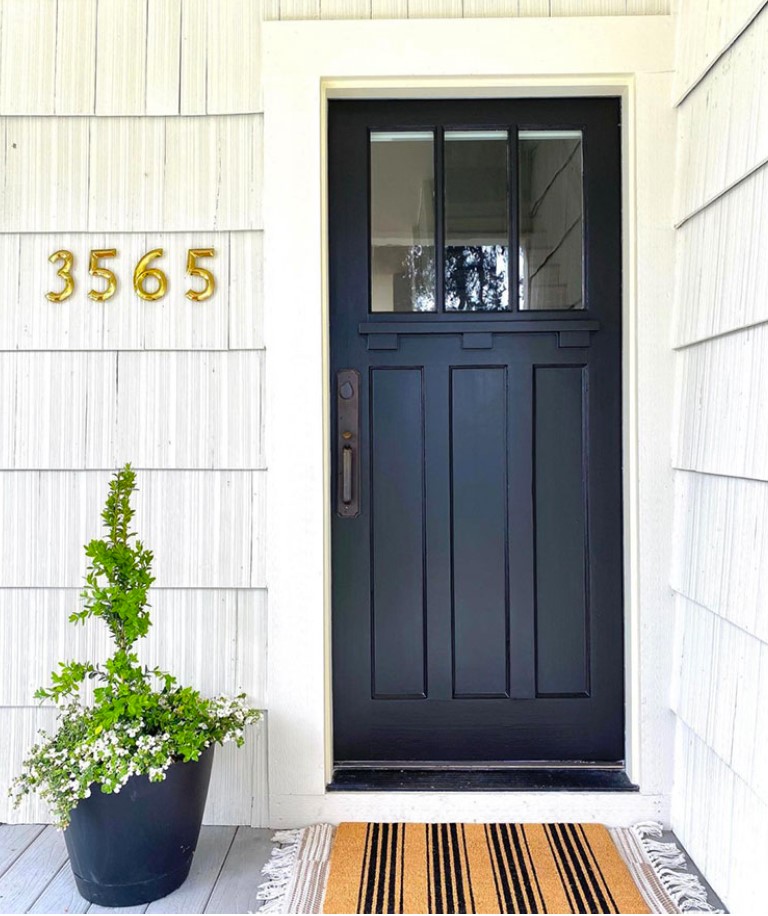 Front door in Tricorn Black SW 6258