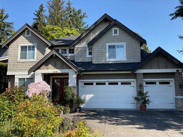 driveway view of house and garage