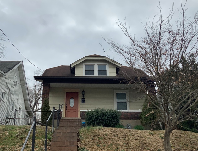 Front Exterior of Home repainted in Highlands, Louisville - before