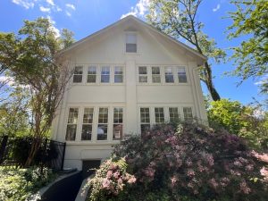 photo of repainted home in jeffersontown