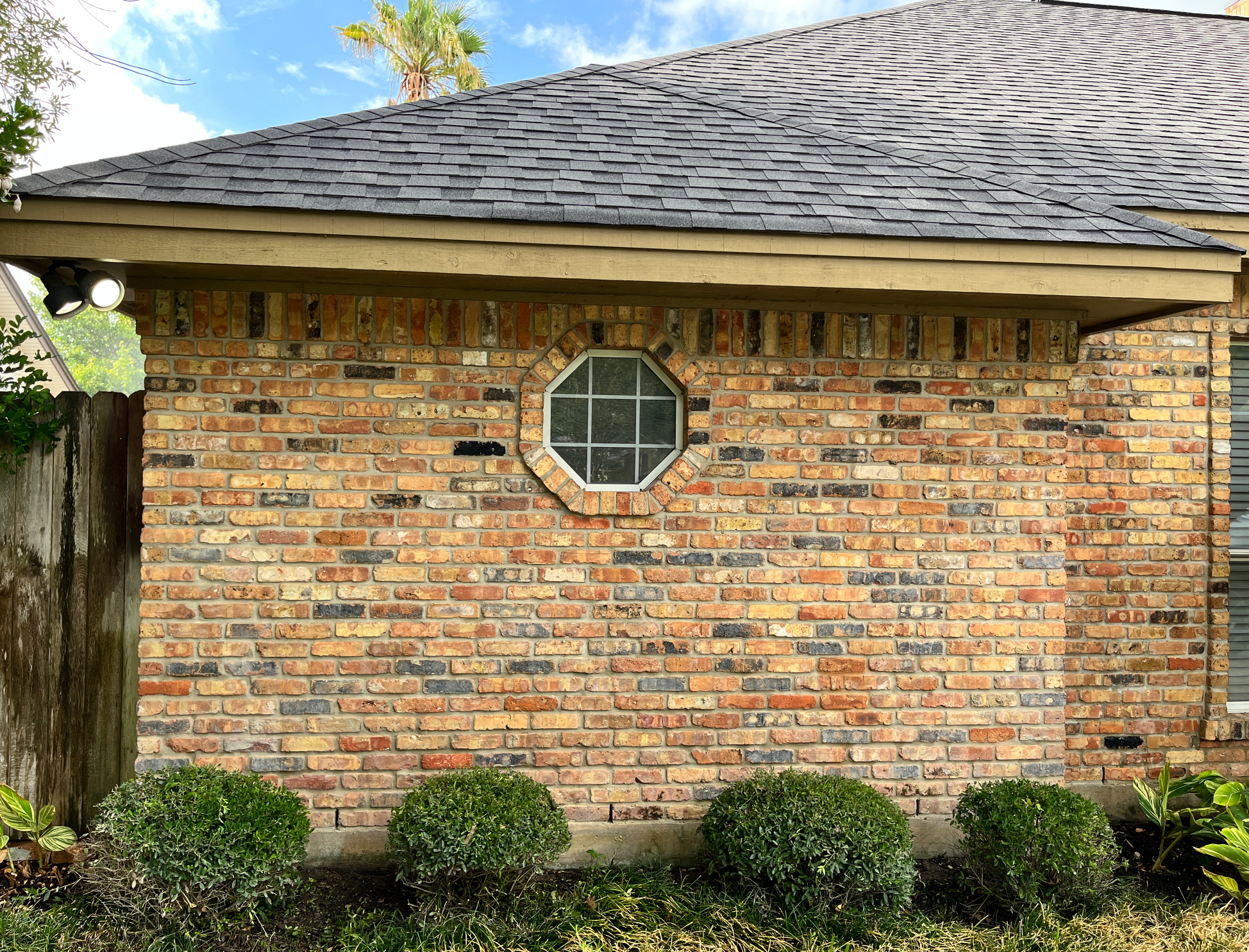 Brick Limewashing in McQueeney, TX Before