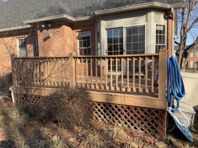 photo of deck to be stained