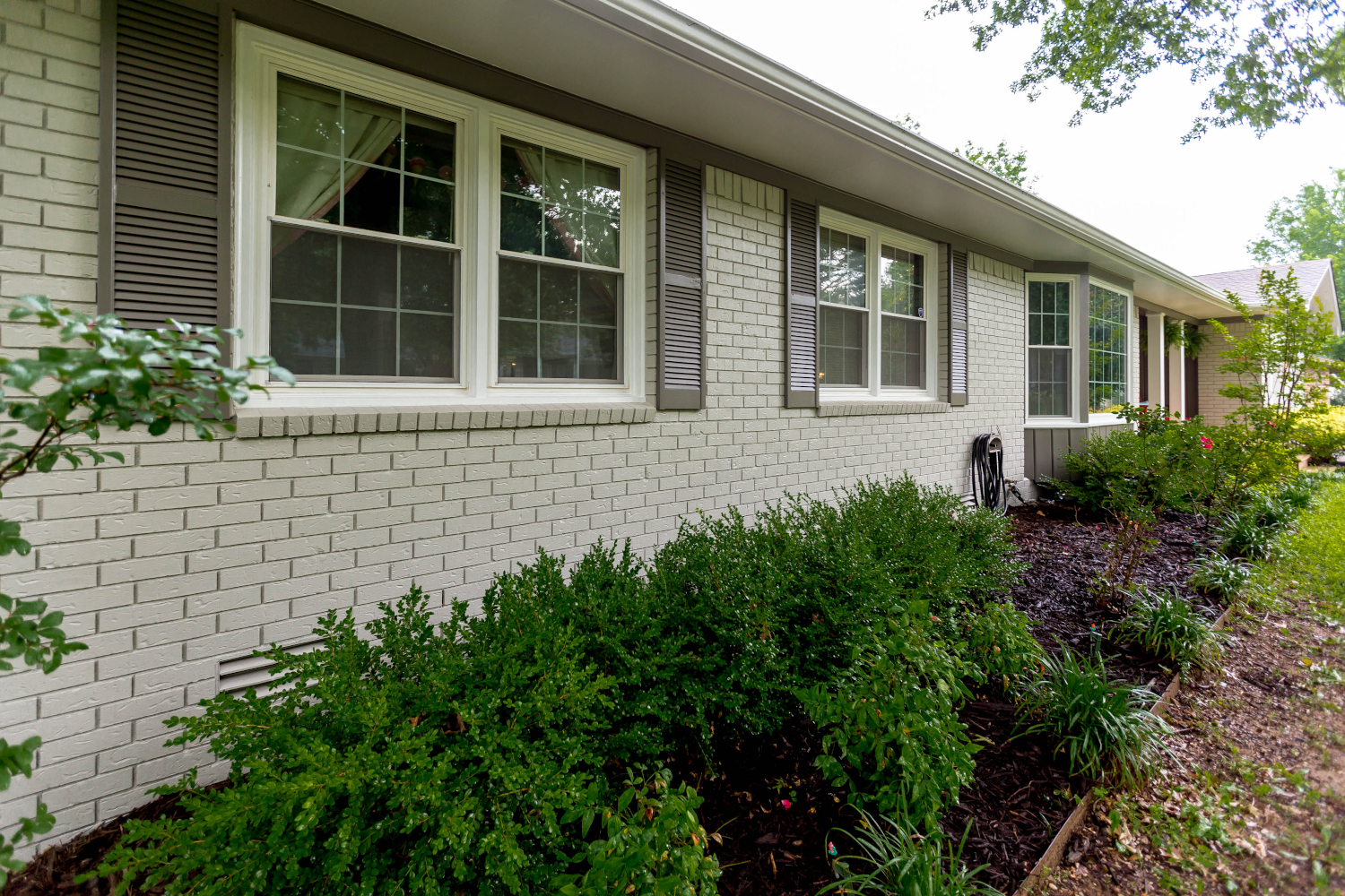 Top Paint Colors for Brick and Vinyl Homes in West Rochester - Main Image