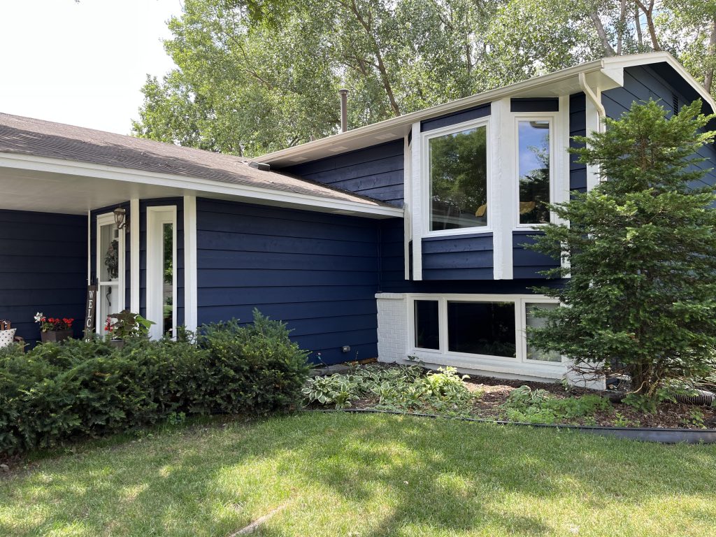 Single-level Home Plymouth - Front view of house after painting