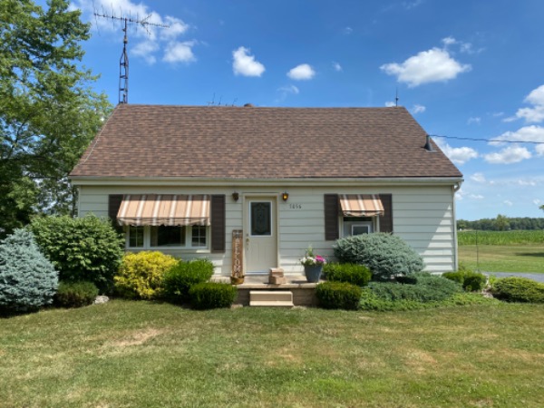 Vinyl and Aluminum Siding Project – Caledonia Ontario Before
