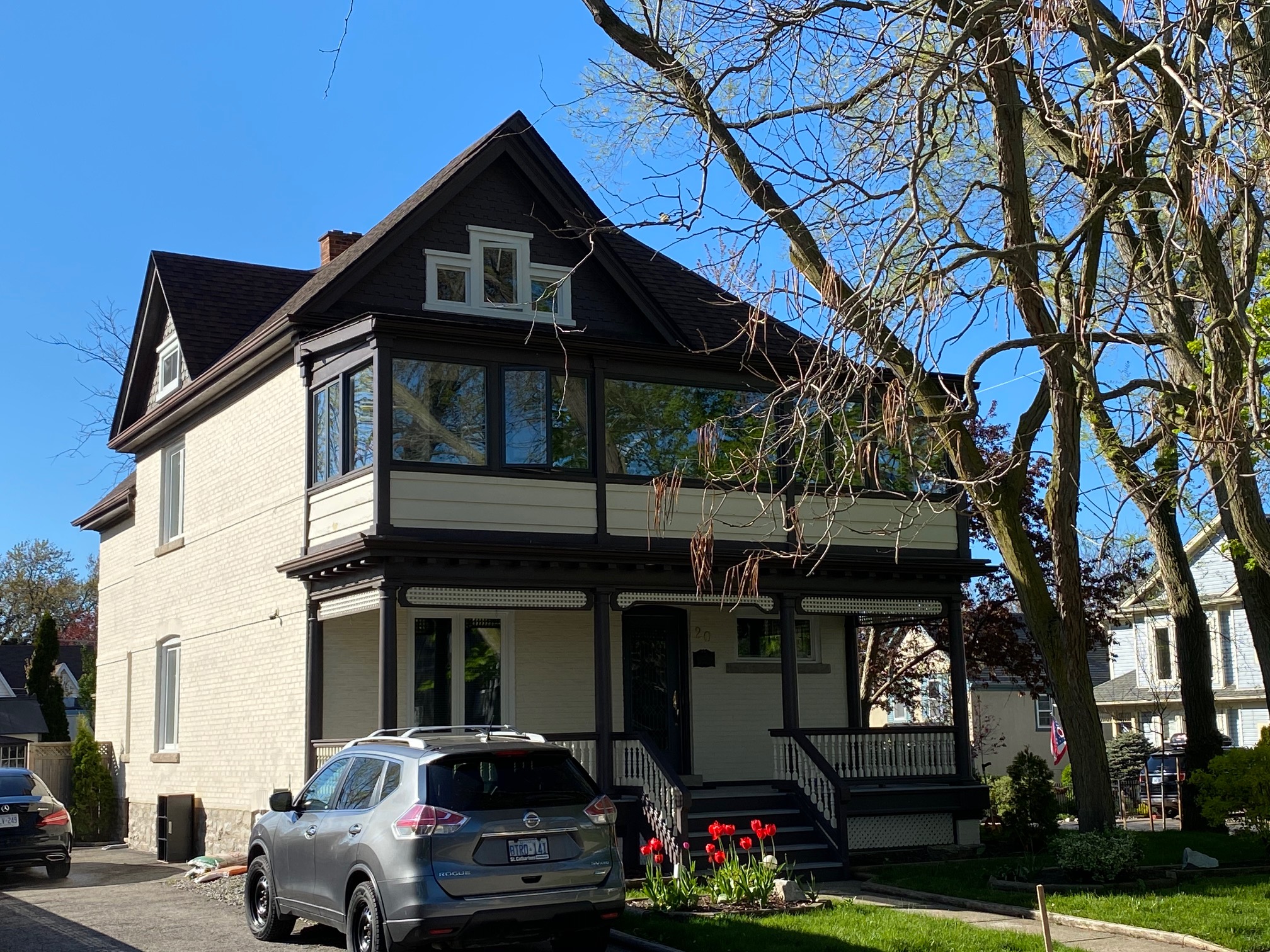 Colourful Exterior Project – Port Dalhousie Ontario Before