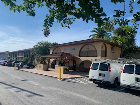 Complex greeting area before refinishing