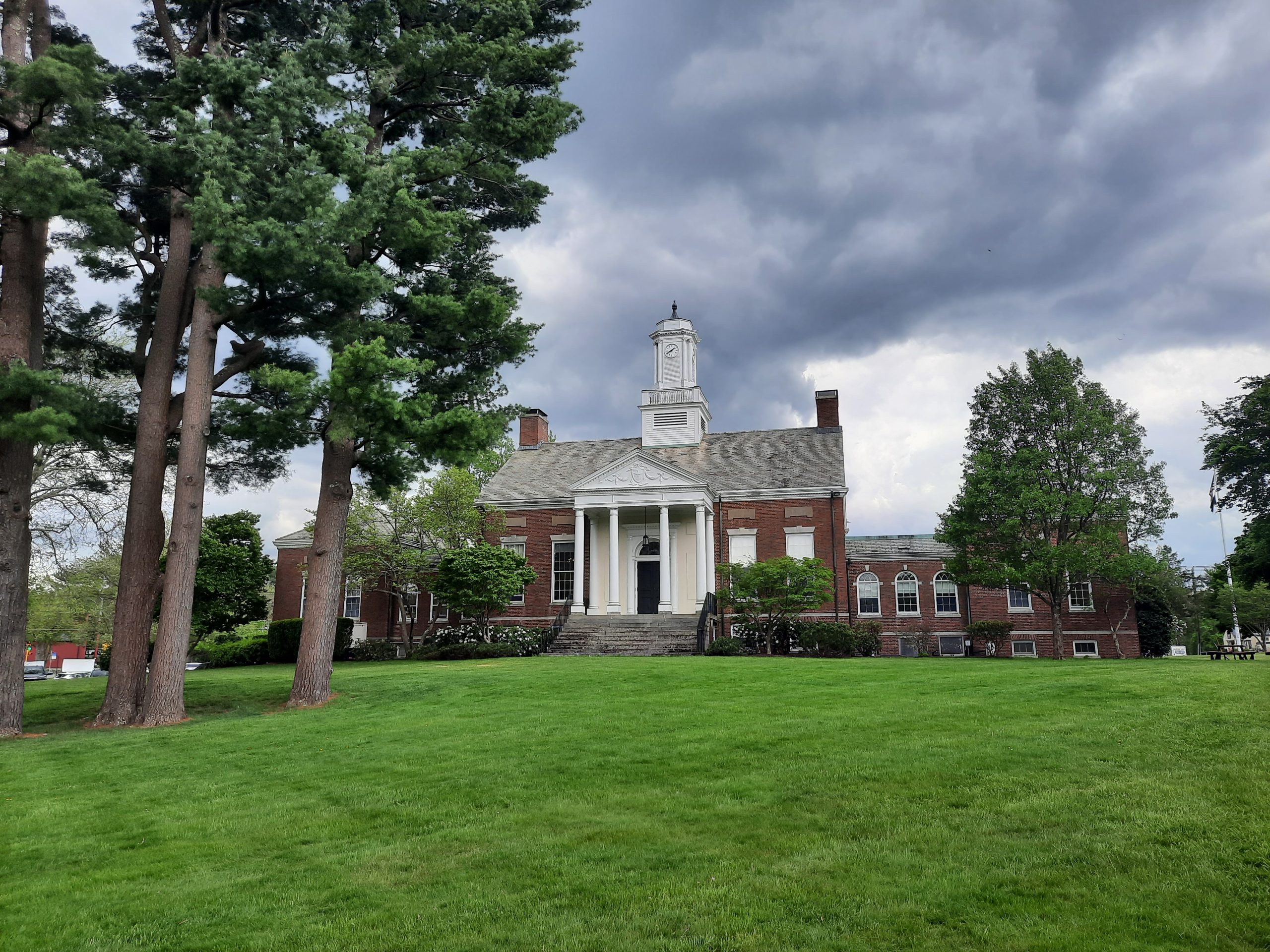 we proudly feature benjamin moore paints