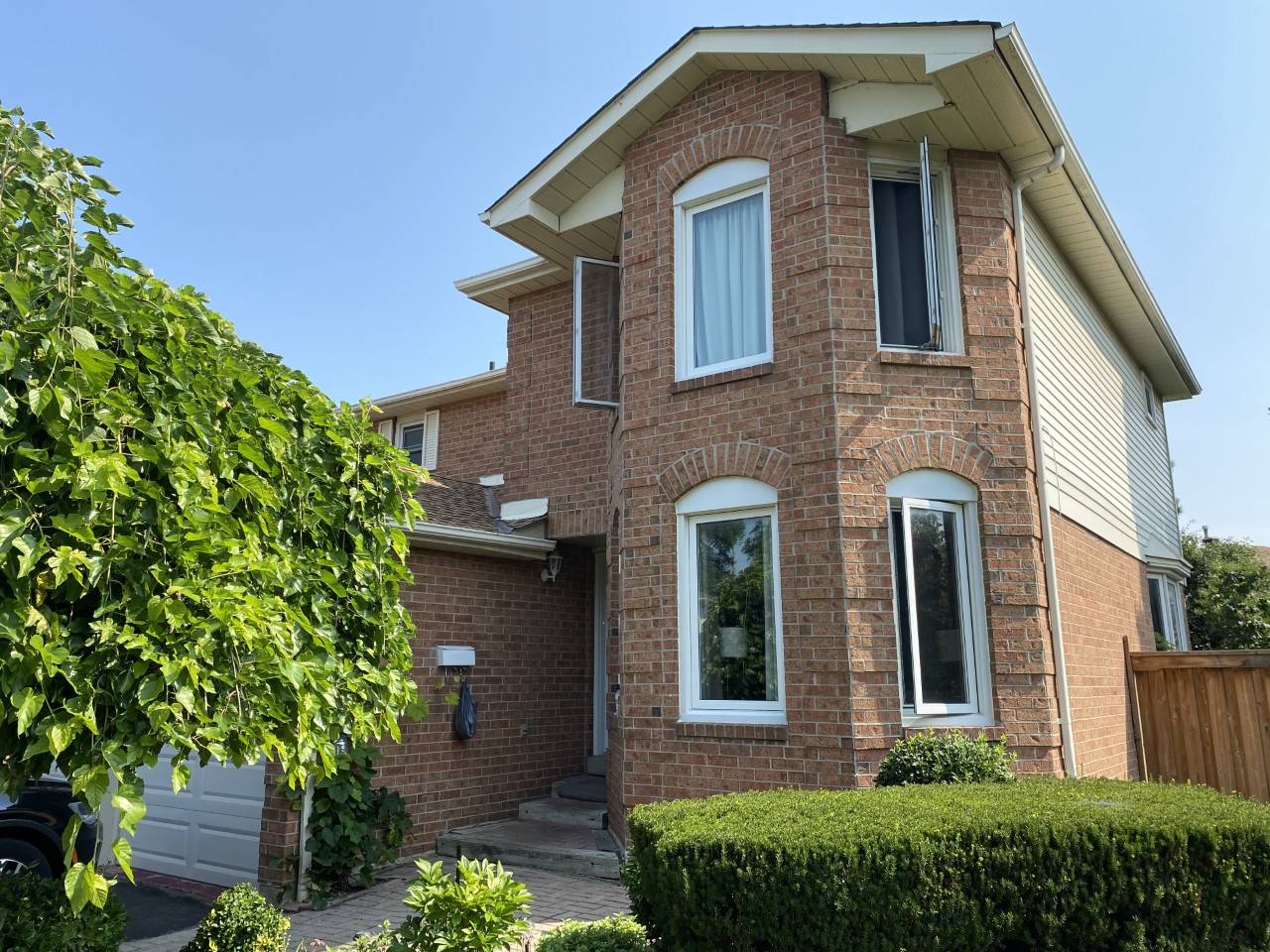 Pickering – Aluminum exterior spray Before