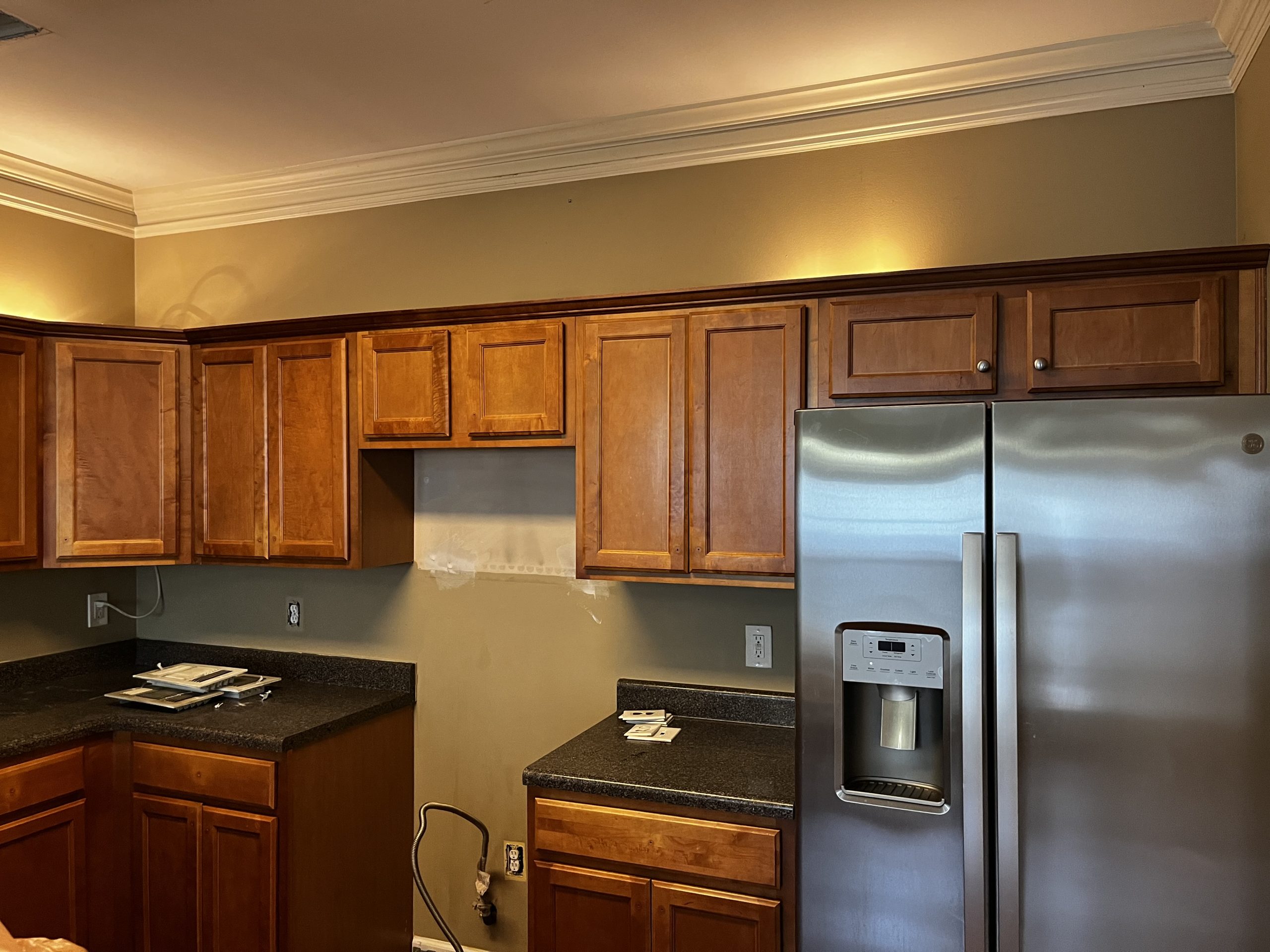 Kitchen in Tyrone, GA, before residential interior and kitchen cabinet painting project by CertaPro Painters of Peachtree City/Coweta County, GA
