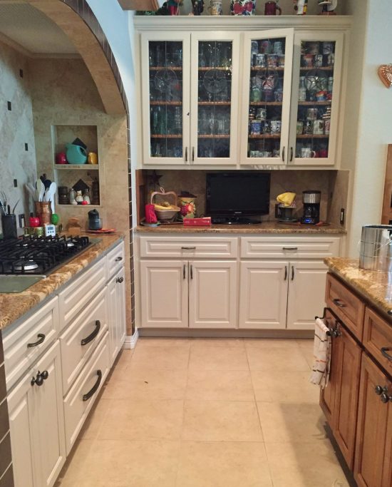 Off White / Cream Cabinets