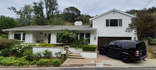 Exterior photo of stucco house in Sherman Oaks after being painted.