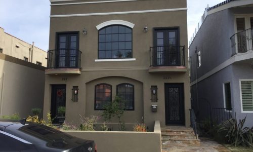 A modern color combo on stucco