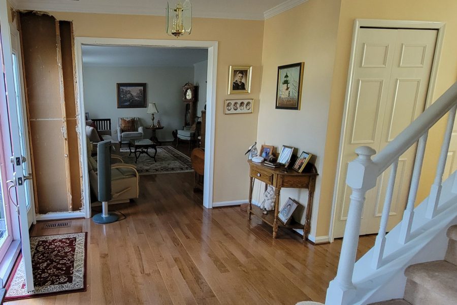 home interior foyer before painting Preview Image 12