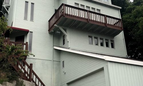 Albany Hillside Exterior
